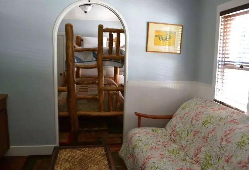 ホテル Guerneville Lodge