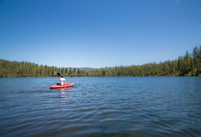 בית מלון כפרי Lake Of The Springs Rv Resort