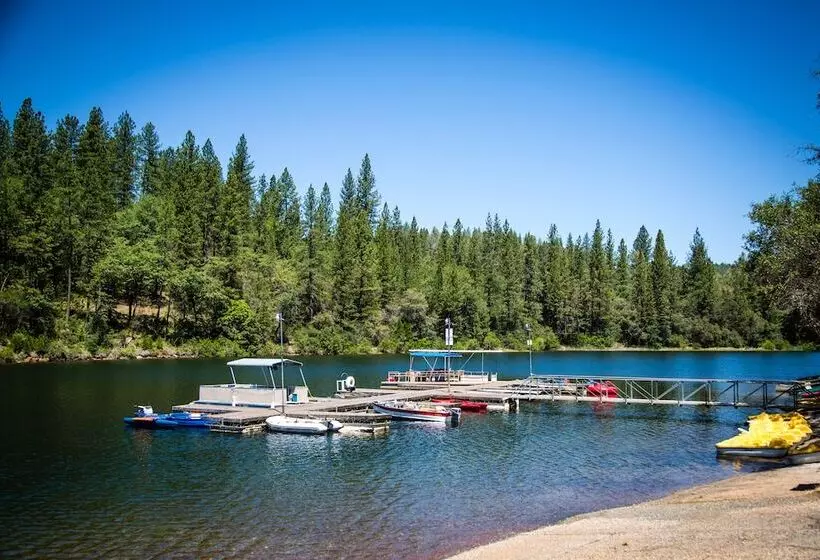 Hotelli Lake Of The Springs Rv Resort