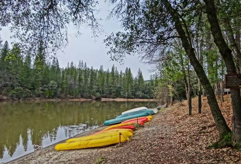 Hotelli Lake Of The Springs Rv Resort
