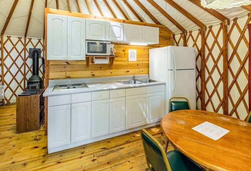 בית מלון כפרי Lake Of The Springs Rv Resort