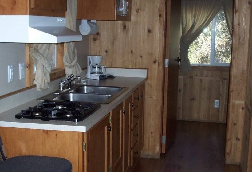 בית מלון כפרי Lake Of The Springs Rv Resort