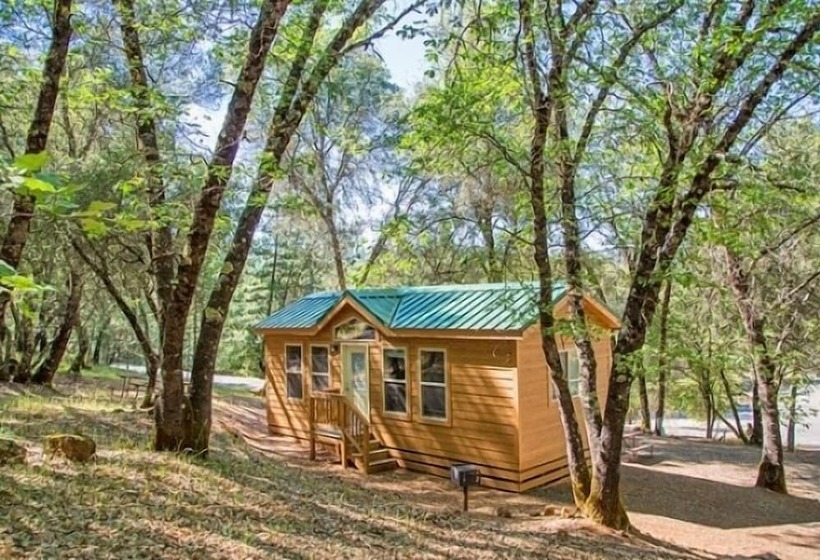 בית מלון כפרי Lake Of The Springs Rv Resort