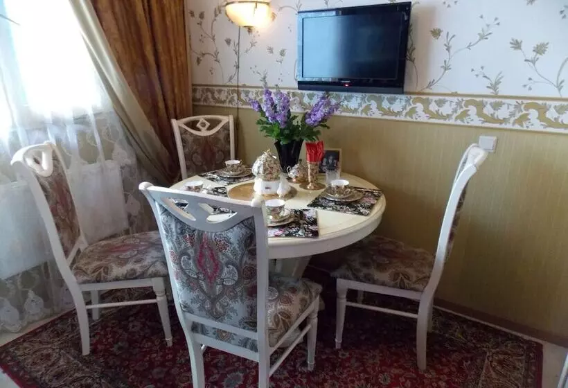هتل Weena House