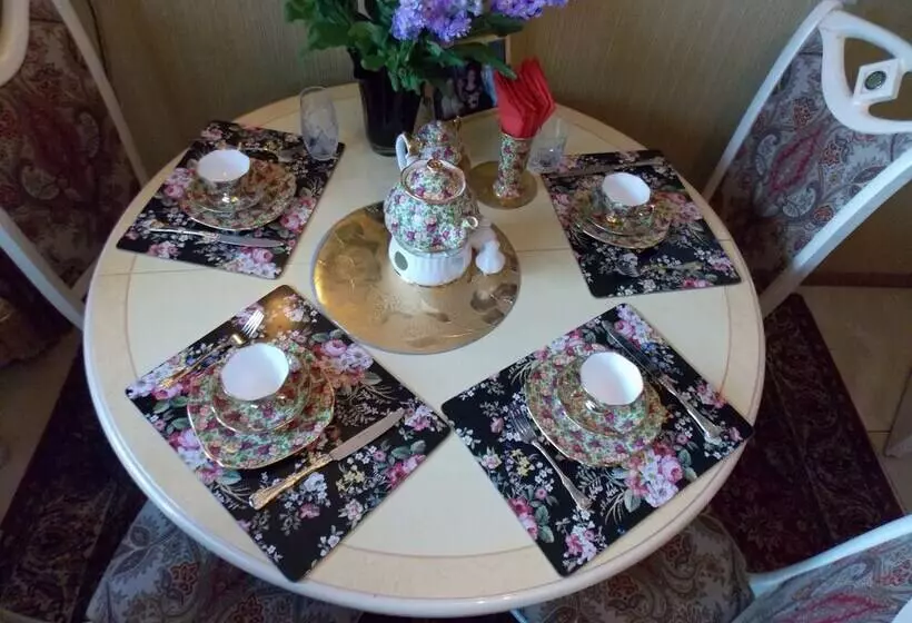 هتل Weena House