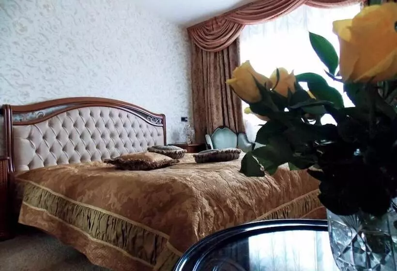 هتل Weena House