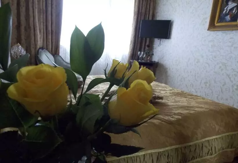 هتل Weena House