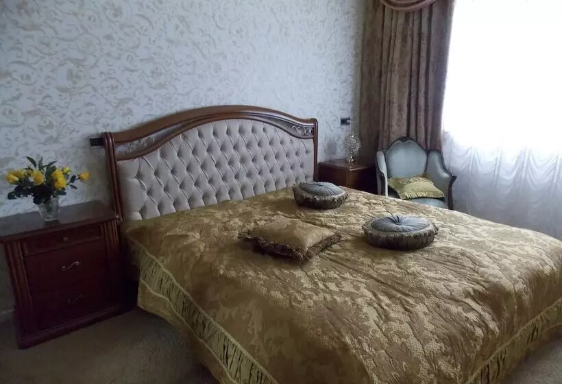 هتل Weena House