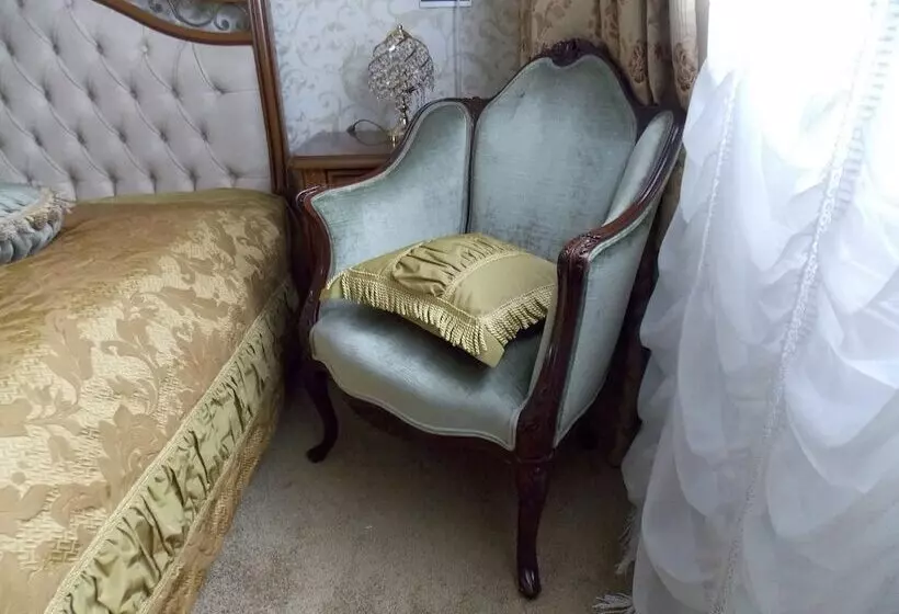 هتل Weena House