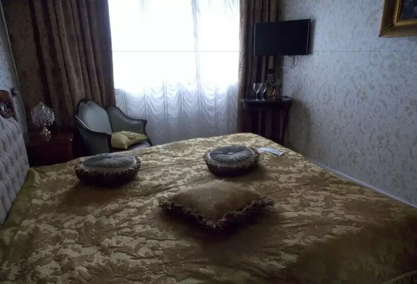 هتل Weena House