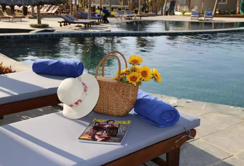 Sandunes Beach Resort & Spa