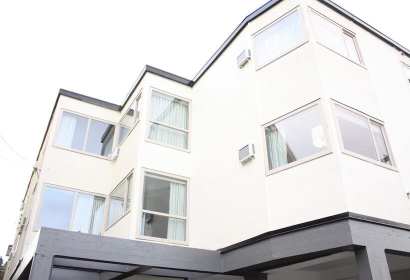 The Deluxe Hotel Vancouver