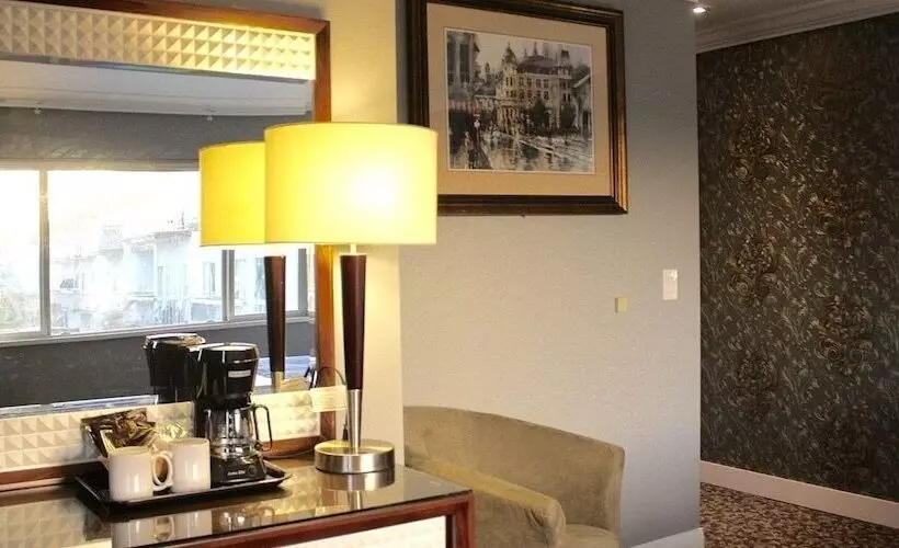 The Deluxe Hotel Vancouver