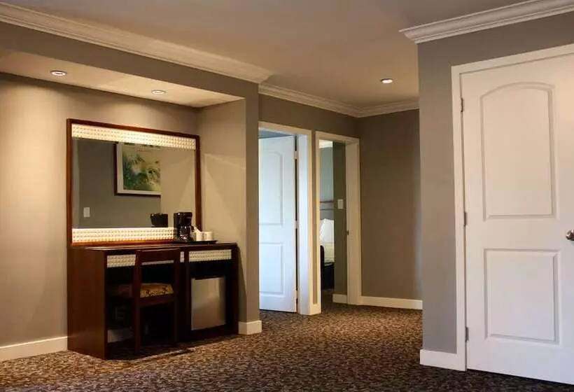 The Deluxe Hotel Vancouver