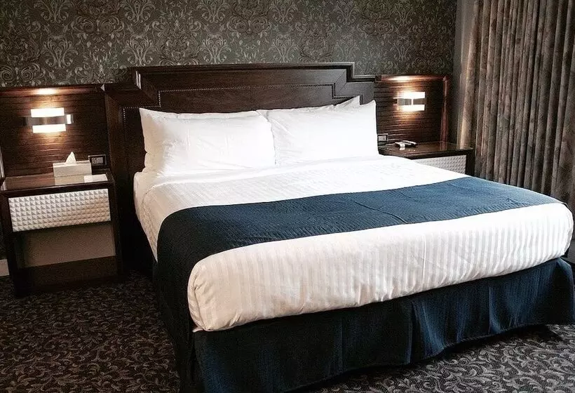 The Deluxe Hotel Vancouver