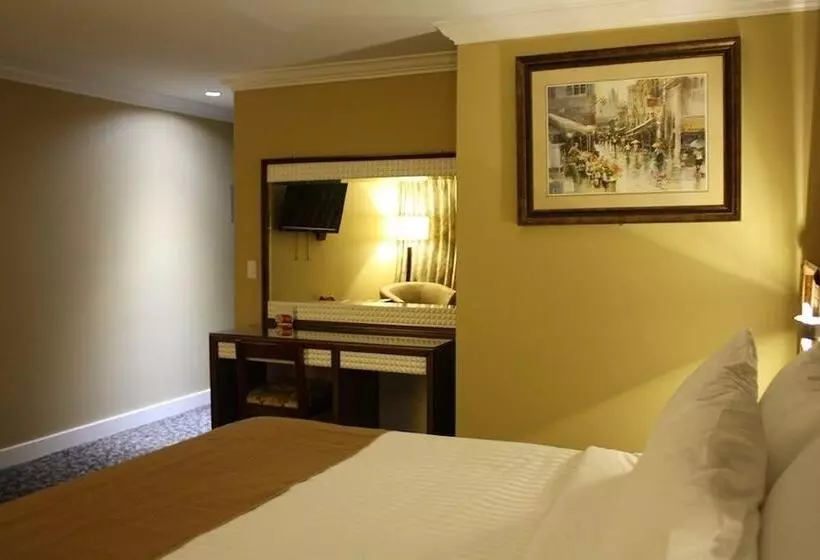 The Deluxe Hotel Vancouver