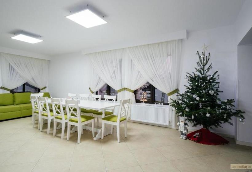 住宿加早餐  Acasă în Voroneț