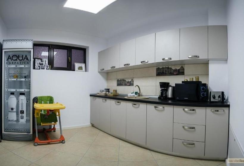 住宿加早餐  Acasă în Voroneț