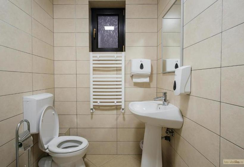 住宿加早餐  Acasă în Voroneț