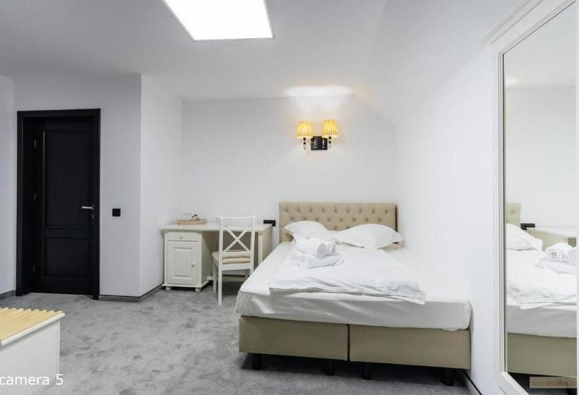 住宿加早餐  Acasă în Voroneț