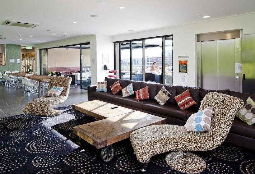 Bounce Hotel - Hostel