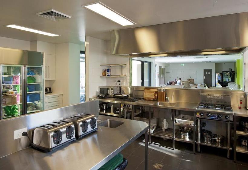 Bounce Hotel - Hostel