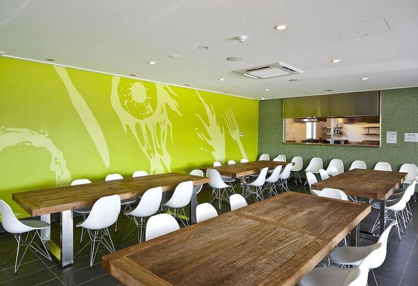 Bounce Hotel - Hostel