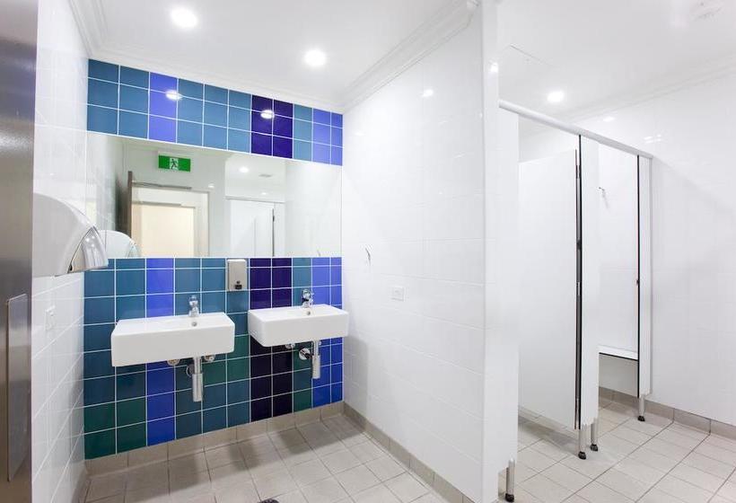 Bounce Hotel - Hostel