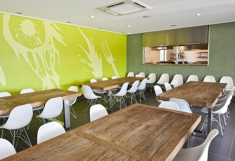 Bounce Hotel - Hostel