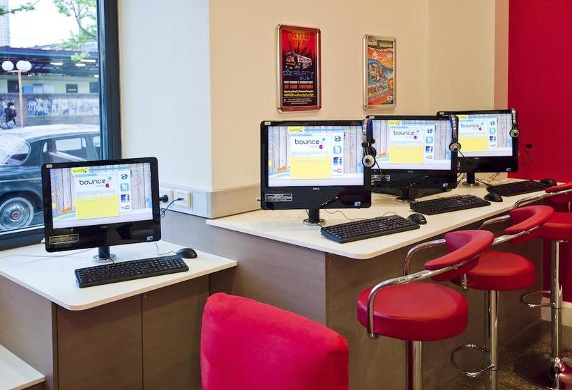 Bounce Hotel - Hostel