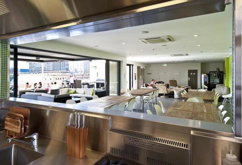 Bounce Hotel - Hostel