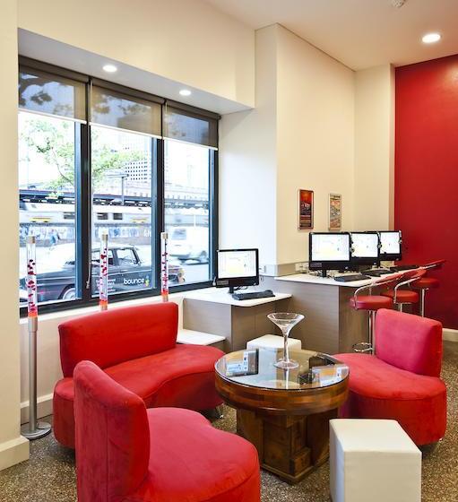 Bounce Hotel - Hostel