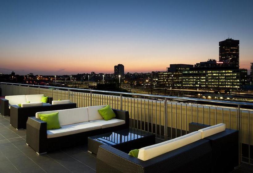 Bounce Hotel - Hostel