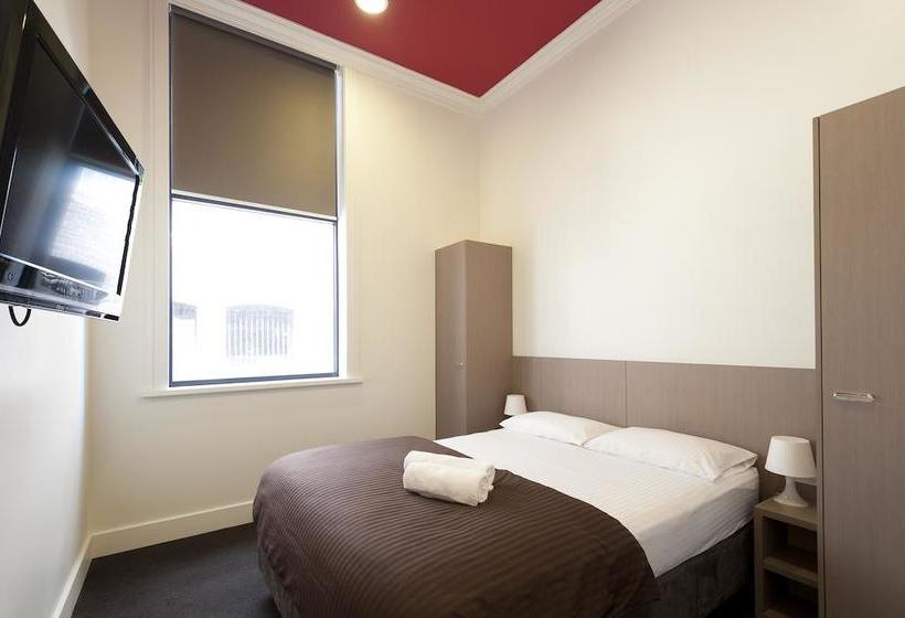 Bounce Hotel - Hostel