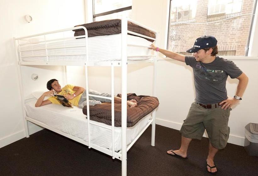 Bounce Hotel - Hostel