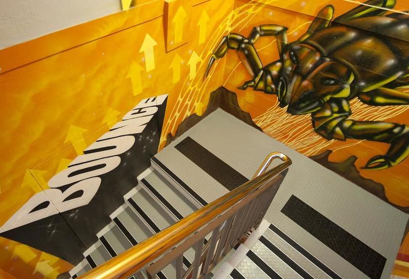 Bounce Hotel - Hostel