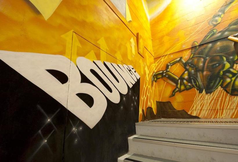 Bounce Hotel - Hostel