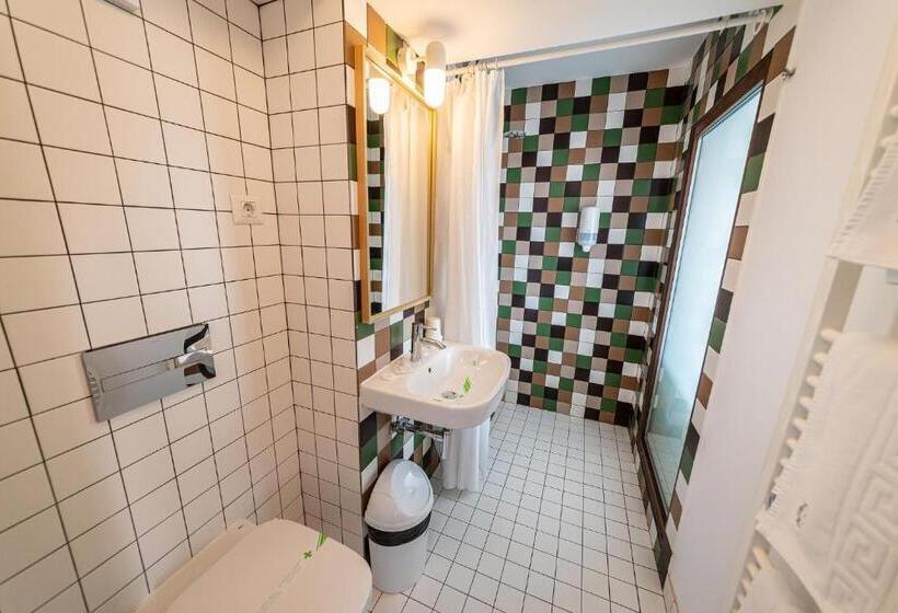 Complex Hotelier Cota O Mie