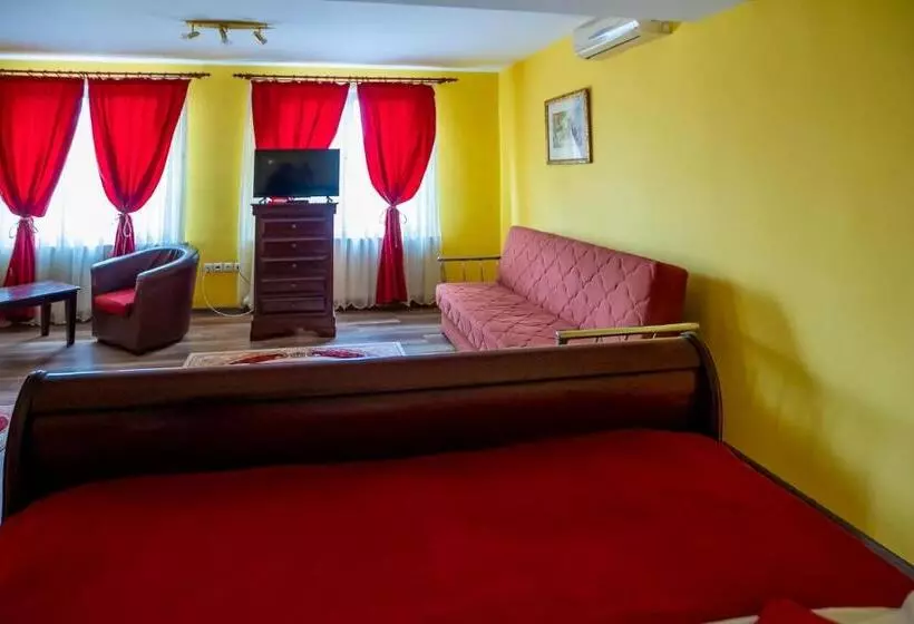 هتل Noroc Si Fericire