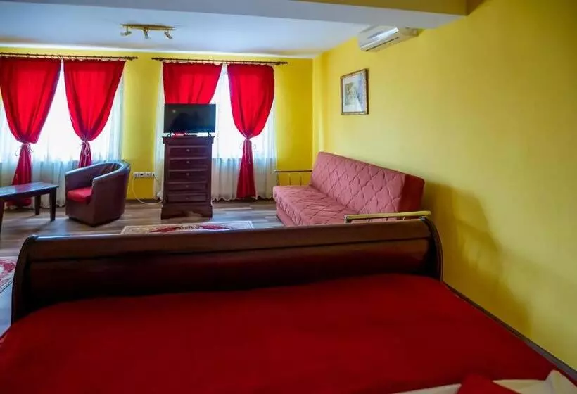 هتل Noroc Si Fericire