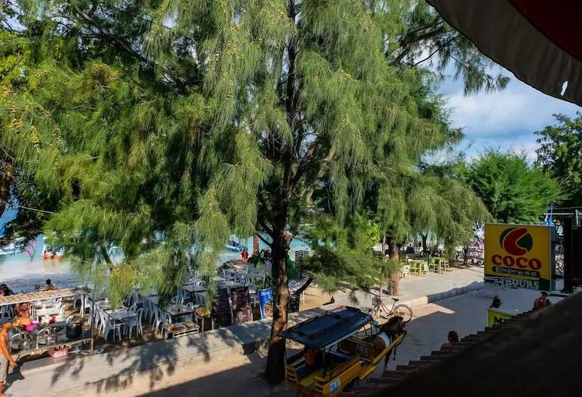 هتل Reddoorz At Ocean 2 Gili Trawangan