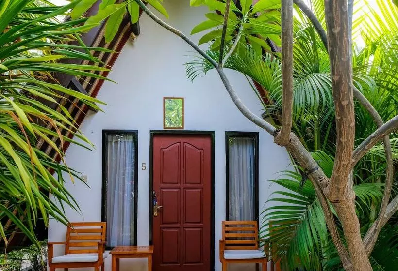 هتل Reddoorz At Ocean 2 Gili Trawangan