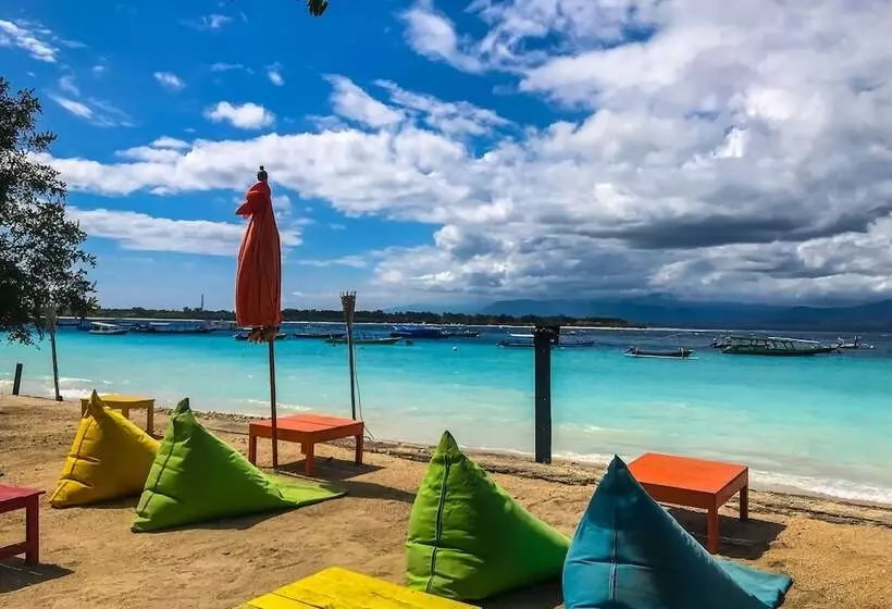 هتل Reddoorz At Ocean 2 Gili Trawangan
