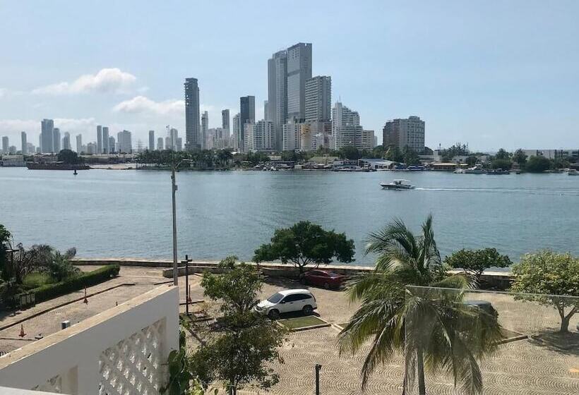 ホテル Dorado Plaza Calle Del Arsenal