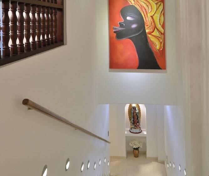 ホテル Dorado Plaza Calle Del Arsenal