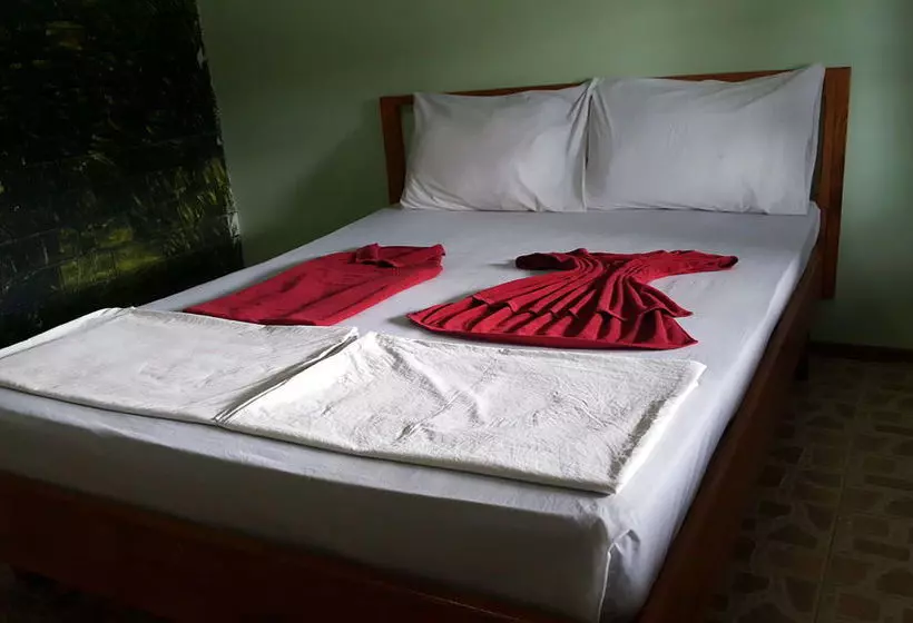 Hotelli Jj Bungalow & Guest House