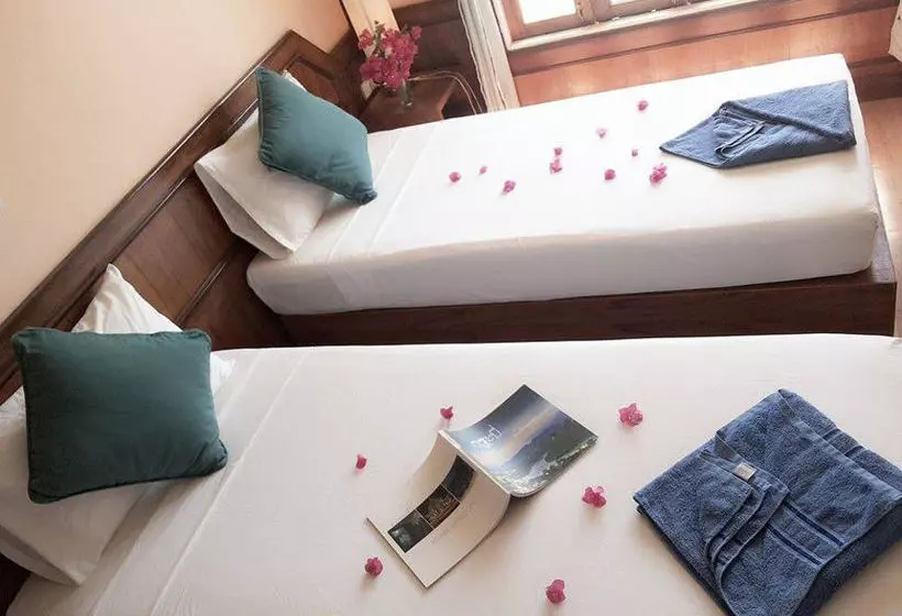 Hotelli Jj Bungalow & Guest House
