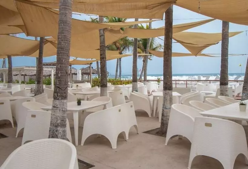Izalco Hotel & Beach Resort