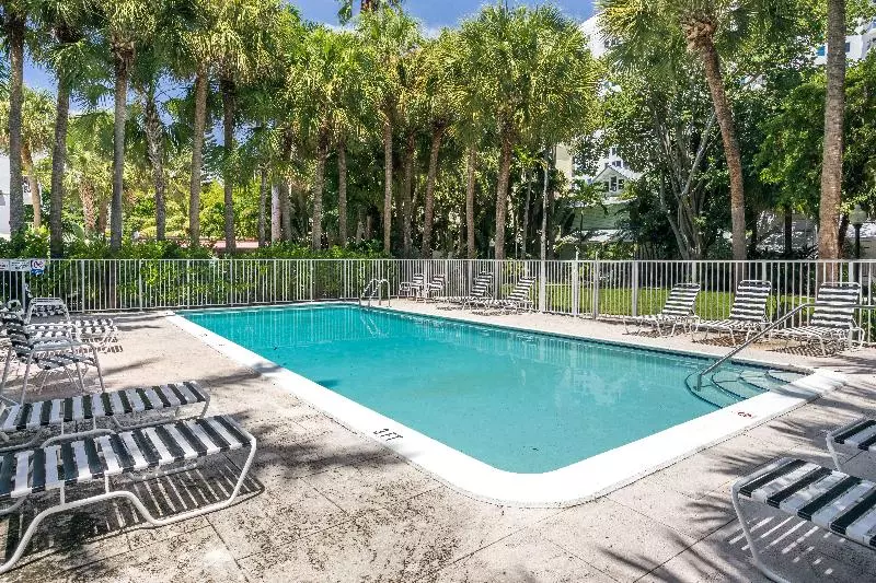 هتل Miami River Inn By Renzzi