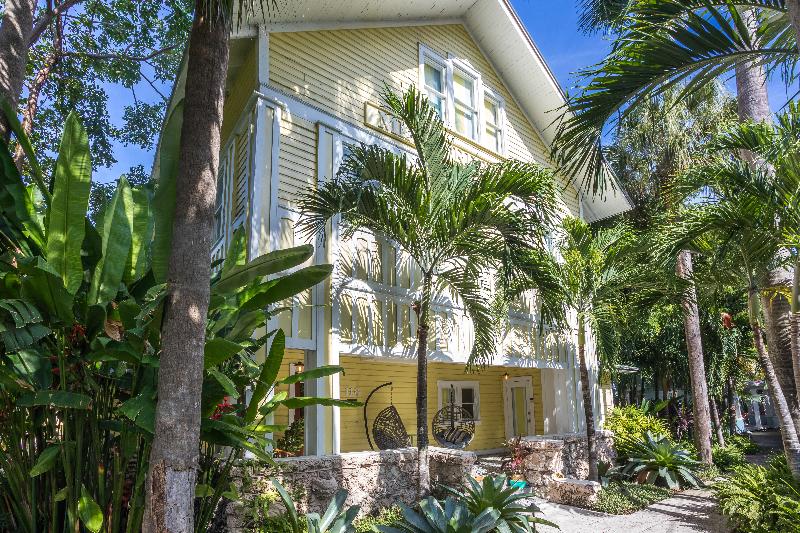 هتل Miami River Inn By Renzzi